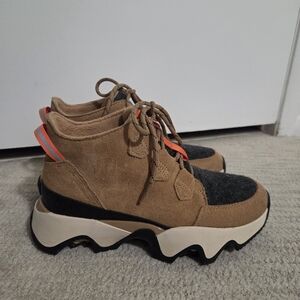 Sorel Tan and Black Ankle Boots